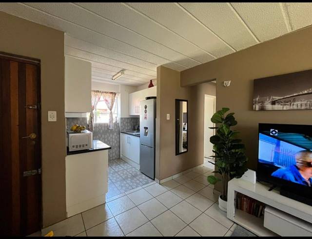 2 BEDROOM PROPERTY TO RENT IN GLEN MARAIS